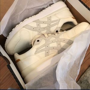 NWT NWB Onitsuka Tiger Ally Sneakers White Mens 9.5/ Womens 11